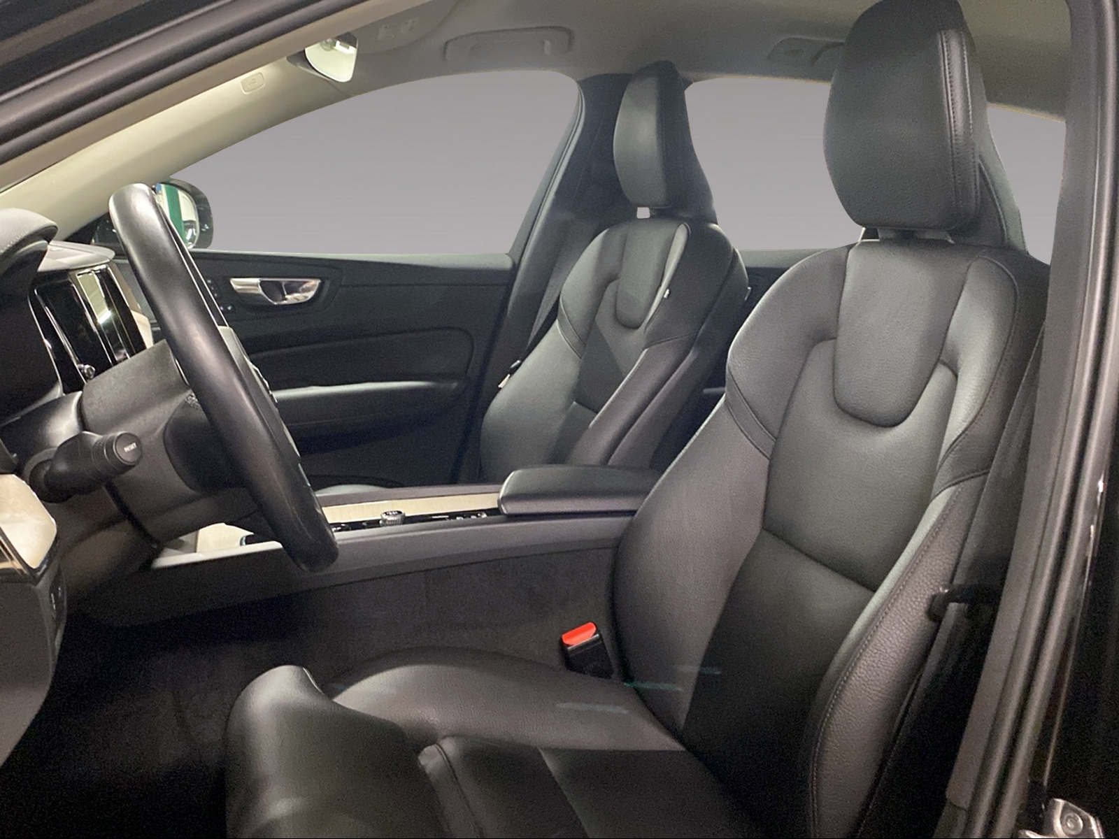VOLVO XC60 2.0 B5 MH Inscription AWD-image-5