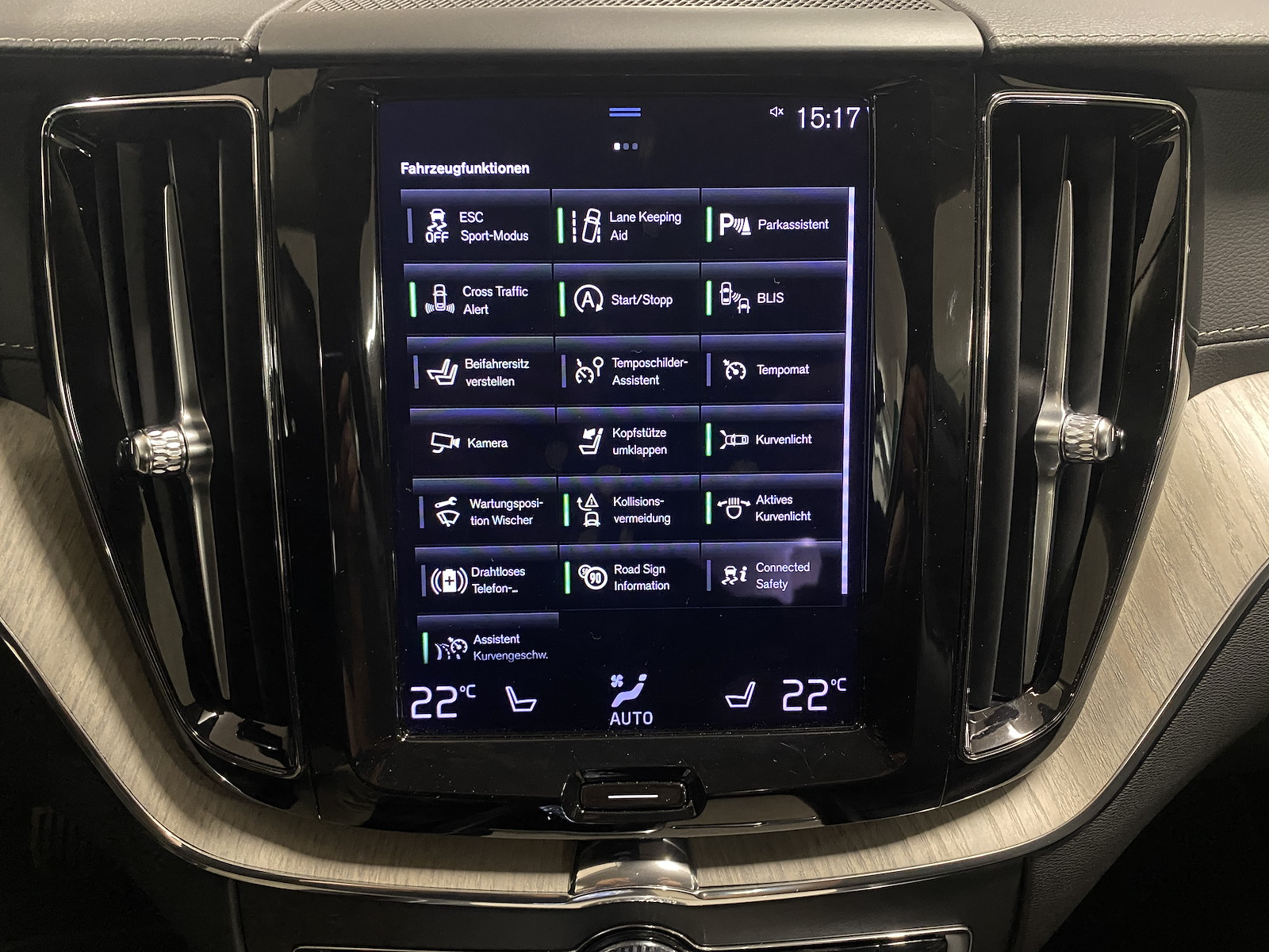 VOLVO XC60 2.0 B5 MH Inscription AWD-image-12