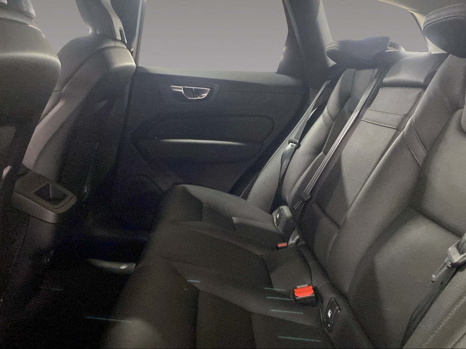 VOLVO XC60 2.0 B5 MH Inscription AWD-image-6