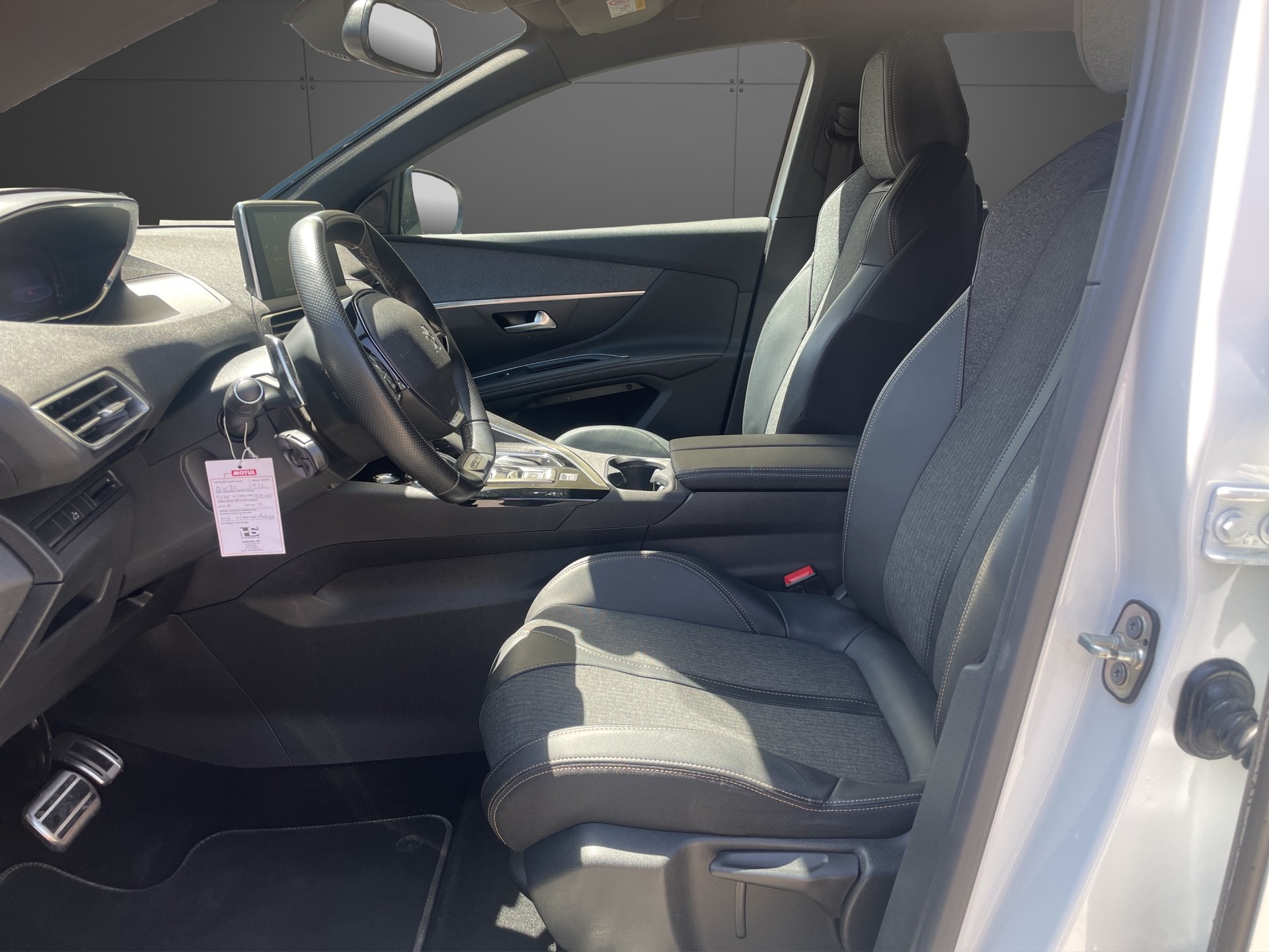 PEUGEOT 5008 1.6 Pure Tech GT LineEAT8-image-14