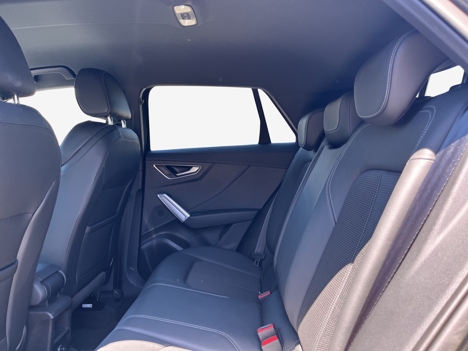 AUDI Q2 40 TFSI S line quattro S-tronic-image-9