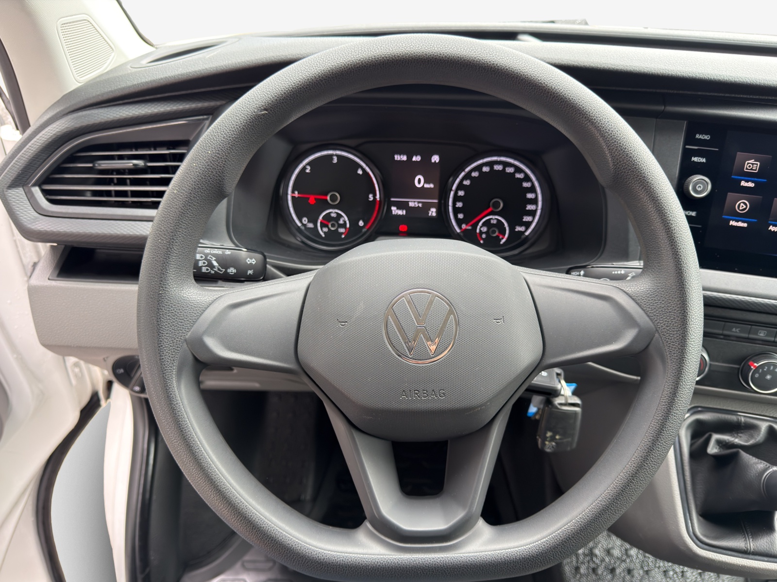 VW T6.1 2.0 TDI-image-9