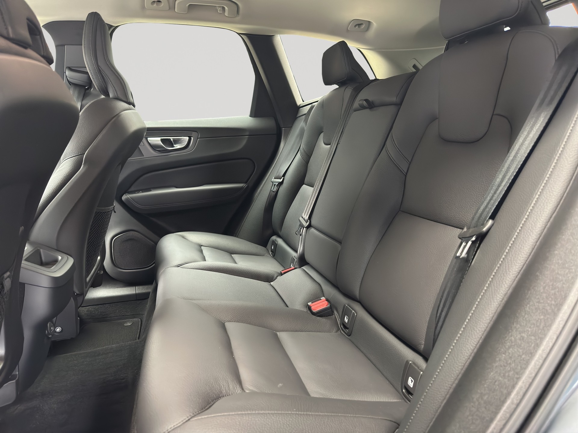 VOLVO XC60 B4 Diesel 2WD Mild Hybrid Core Geartronic-image-7