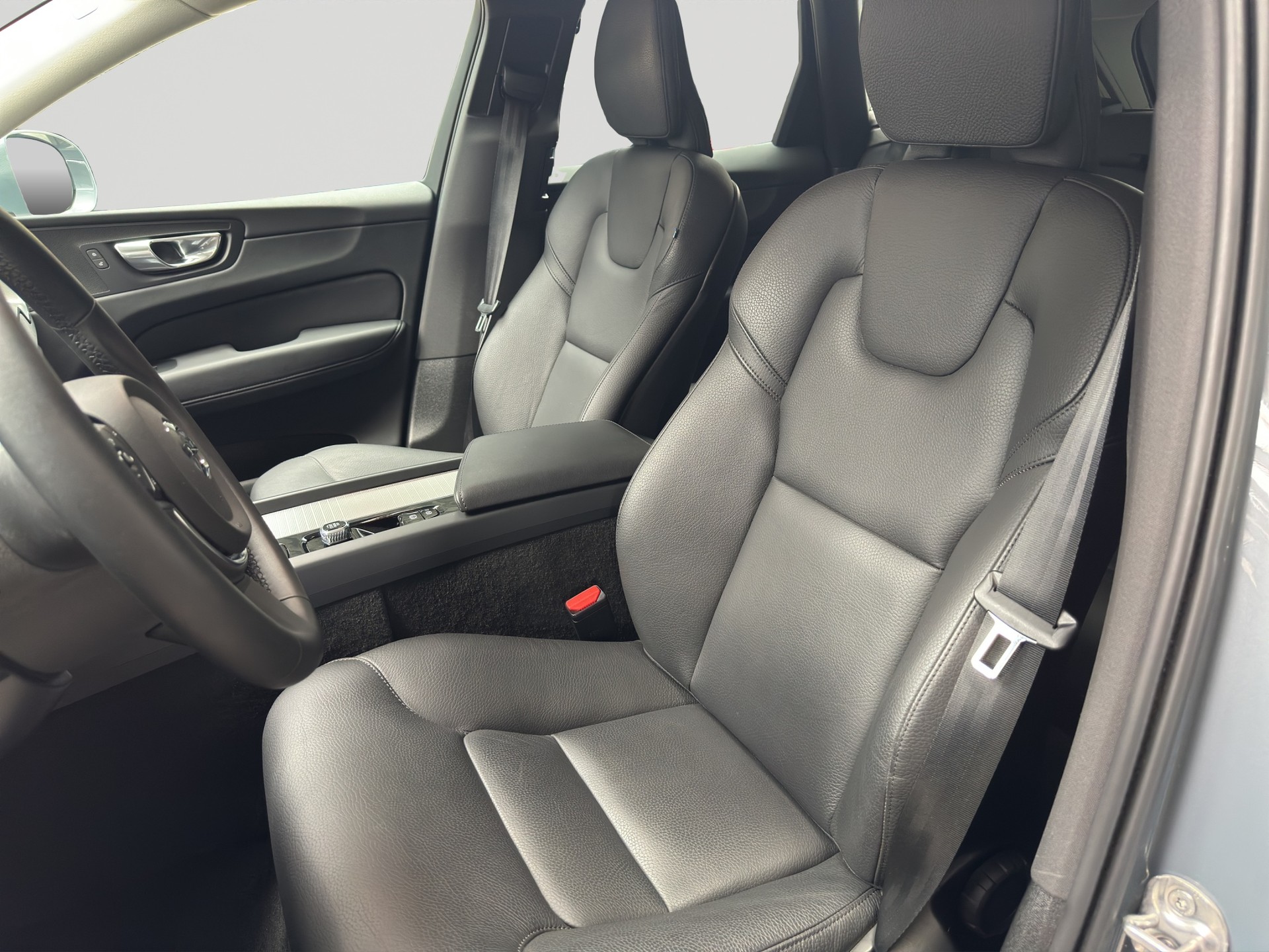VOLVO XC60 B4 Diesel 2WD Mild Hybrid Core Geartronic-image-5