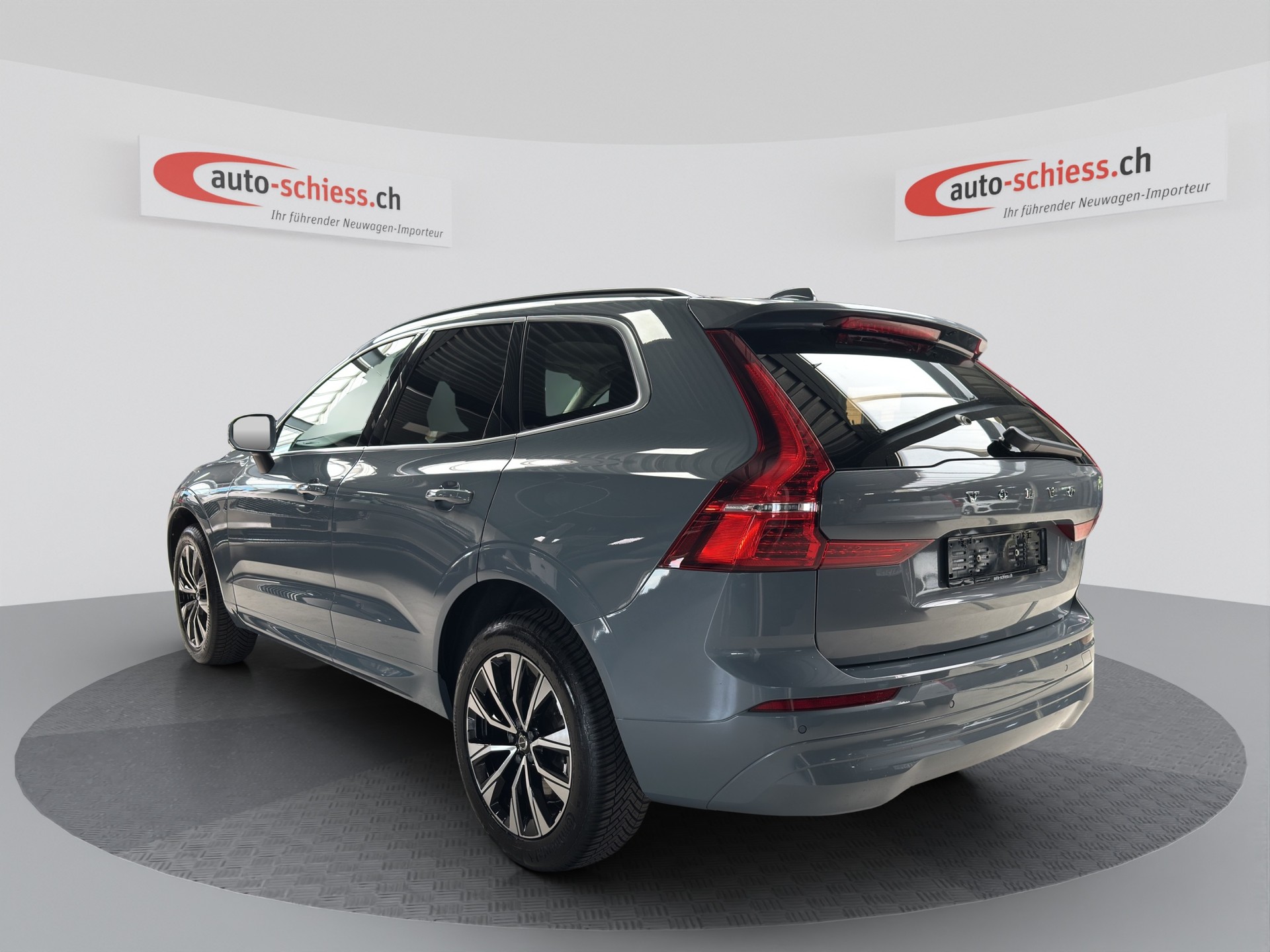 VOLVO XC60 B4 Diesel 2WD Mild Hybrid Core Geartronic-image-2