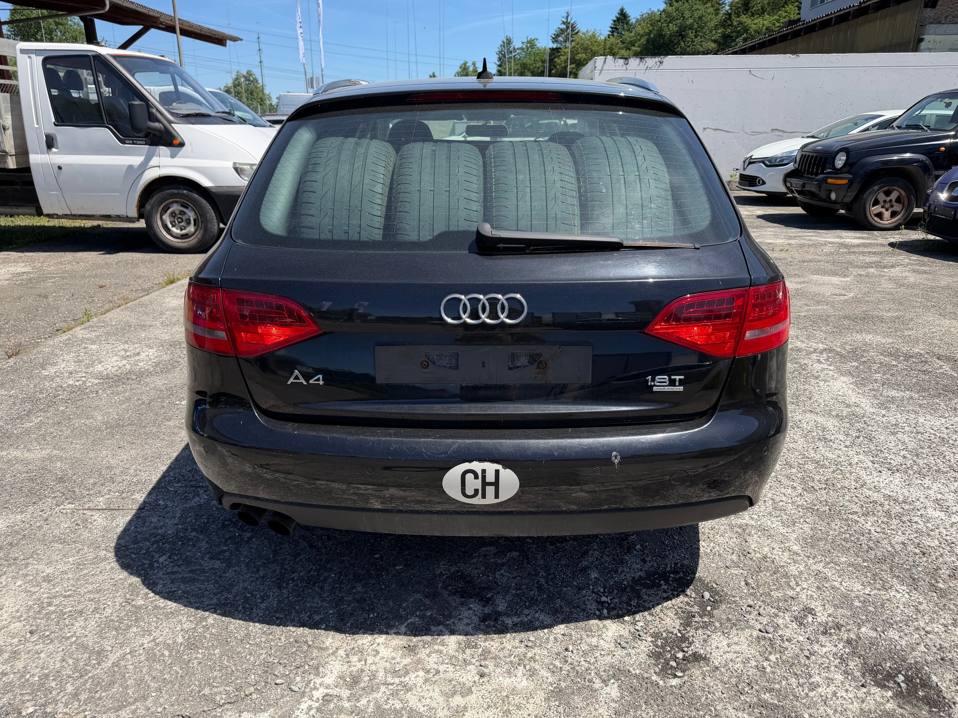 AUDI A4 Avant 1.8 TFSI quattro-image-1