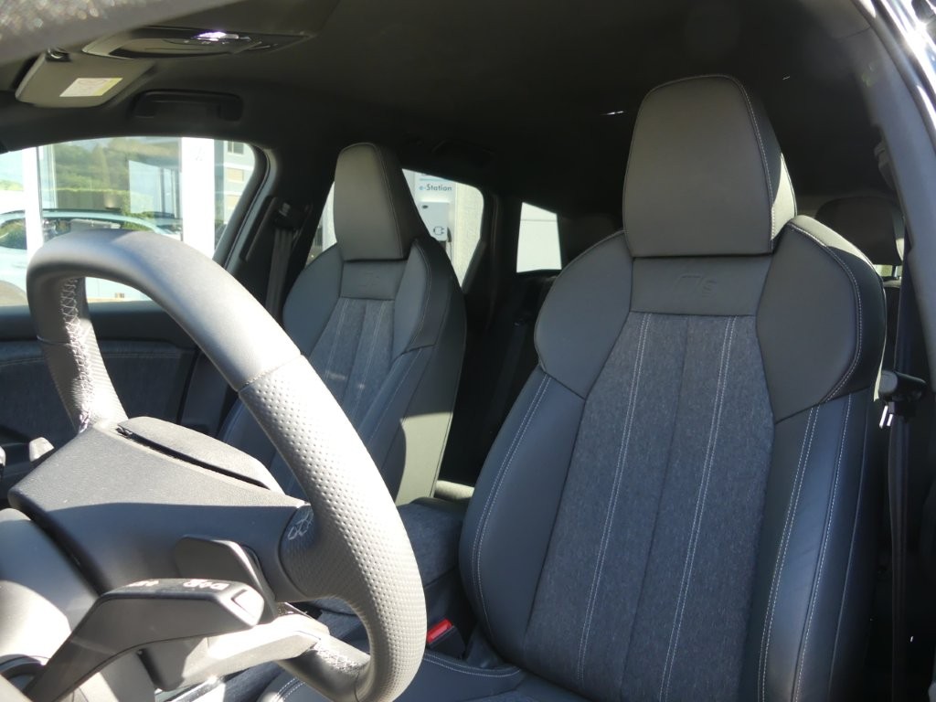 AUDI Q6 e-tron quattro-image-9