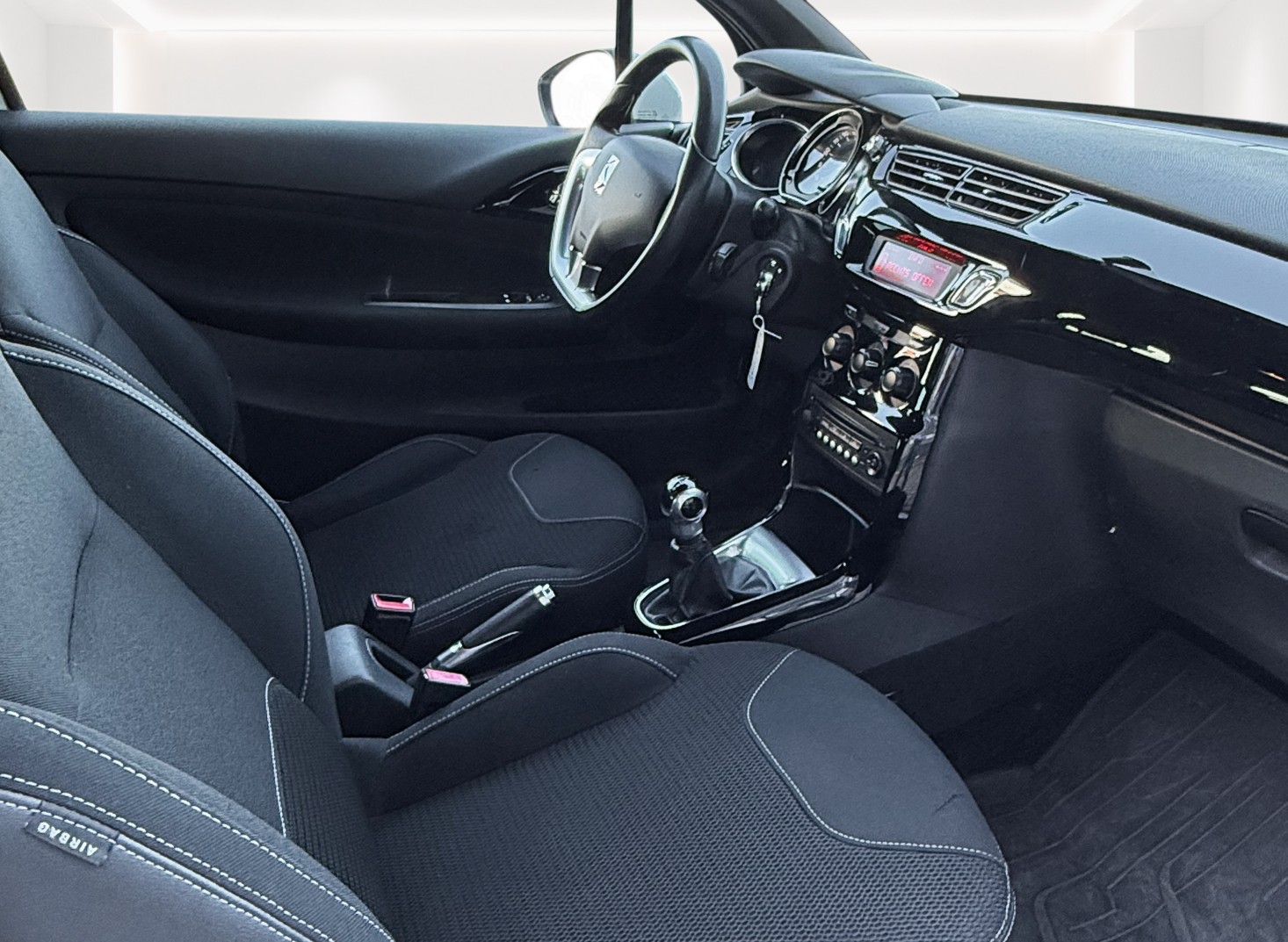 DS AUTOMOBILES DS3 1.6 16V e-HDi SO Chic inkl. Garantie!-image-10