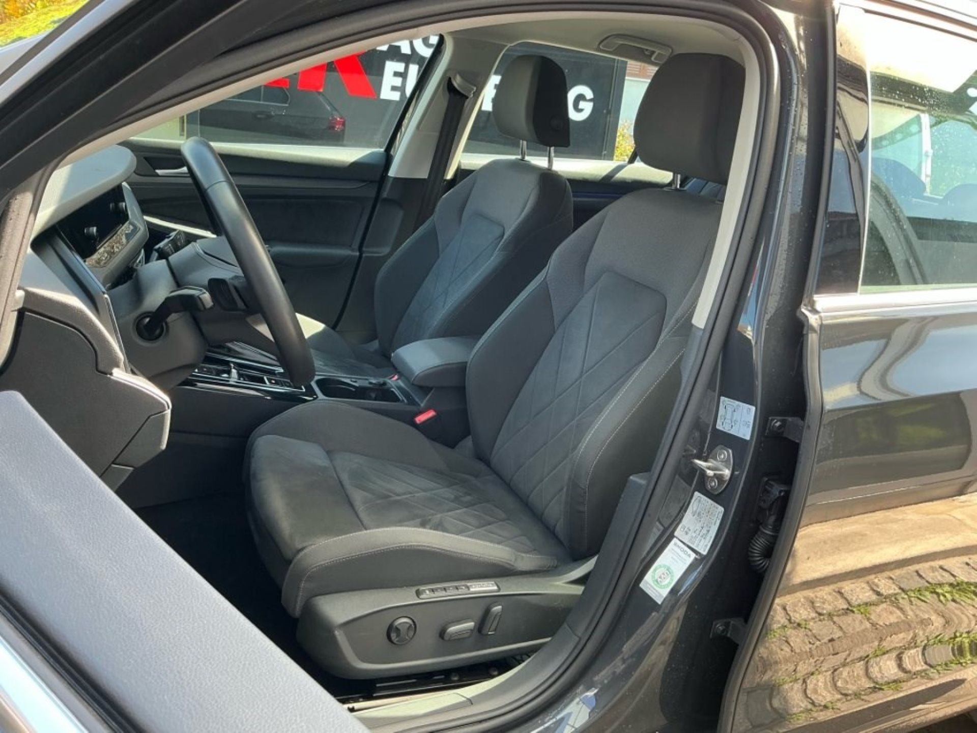 VW Golf 2.0 TSI 190PS DSG STYLE-image-7