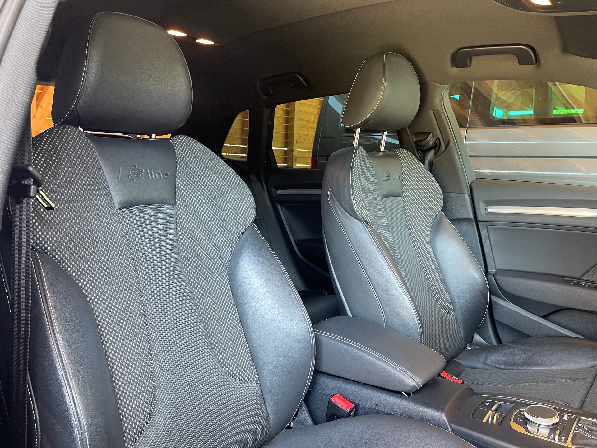 AUDI 1.8 T FSI quattro S-line S-Tronic-image-4