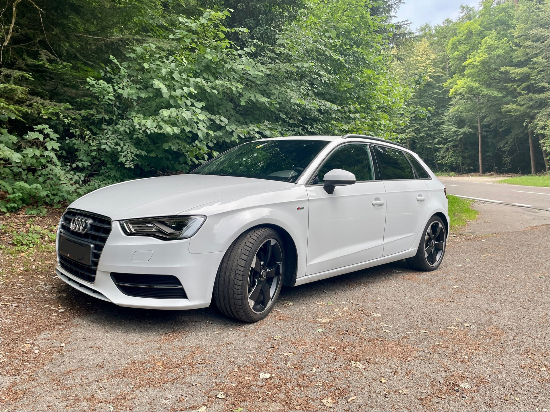 AUDI 1.8 T FSI quattro S-line S-Tronic-image-2