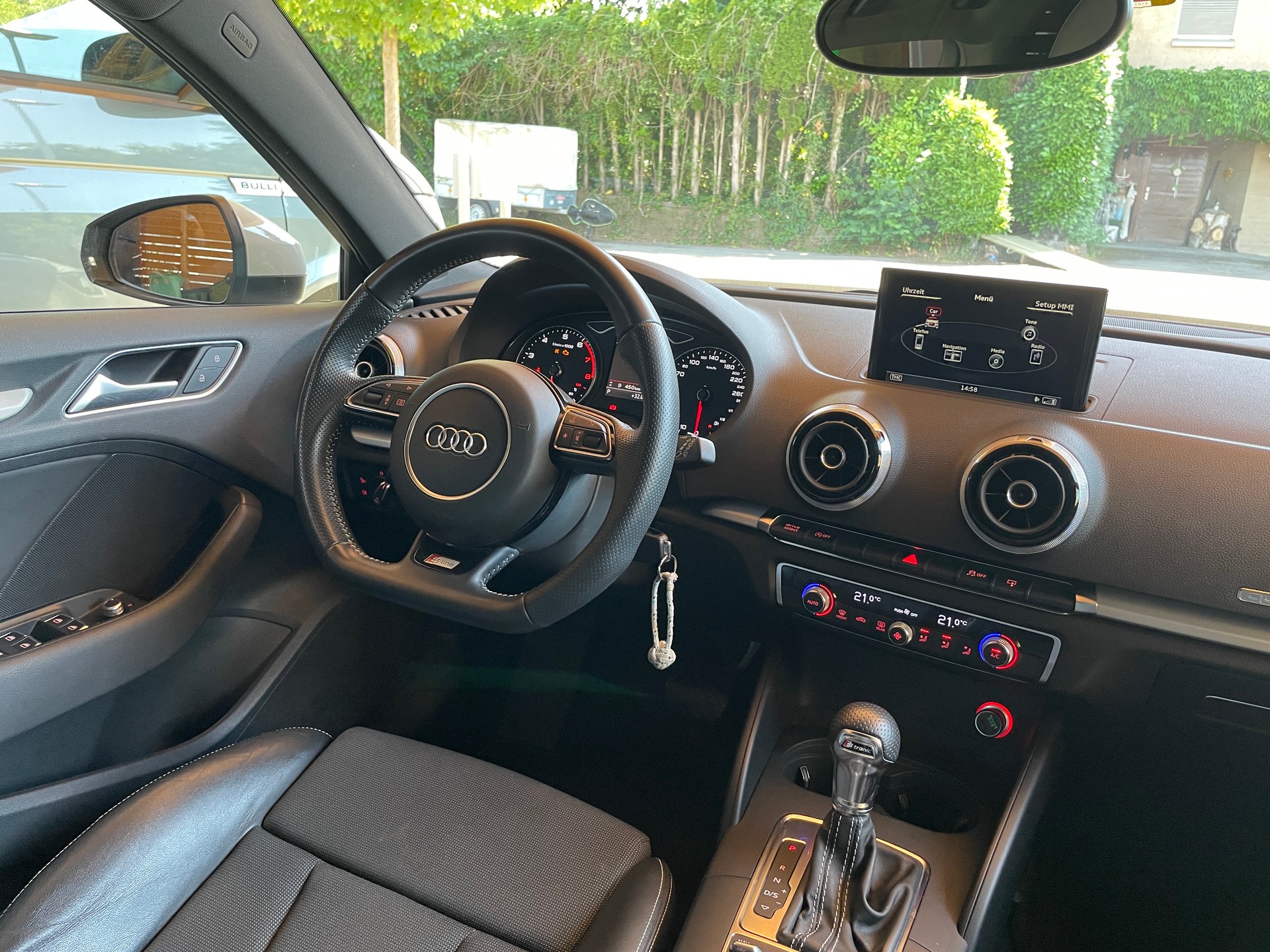 AUDI 1.8 T FSI quattro S-line S-Tronic-image-5