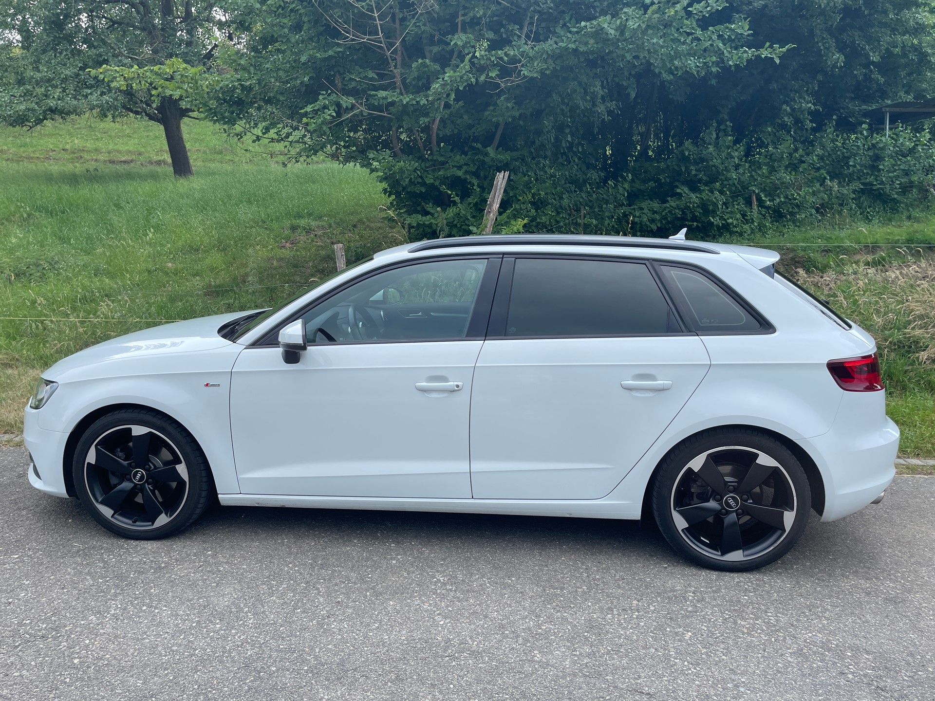 AUDI 1.8 T FSI quattro S-line S-Tronic-image-3