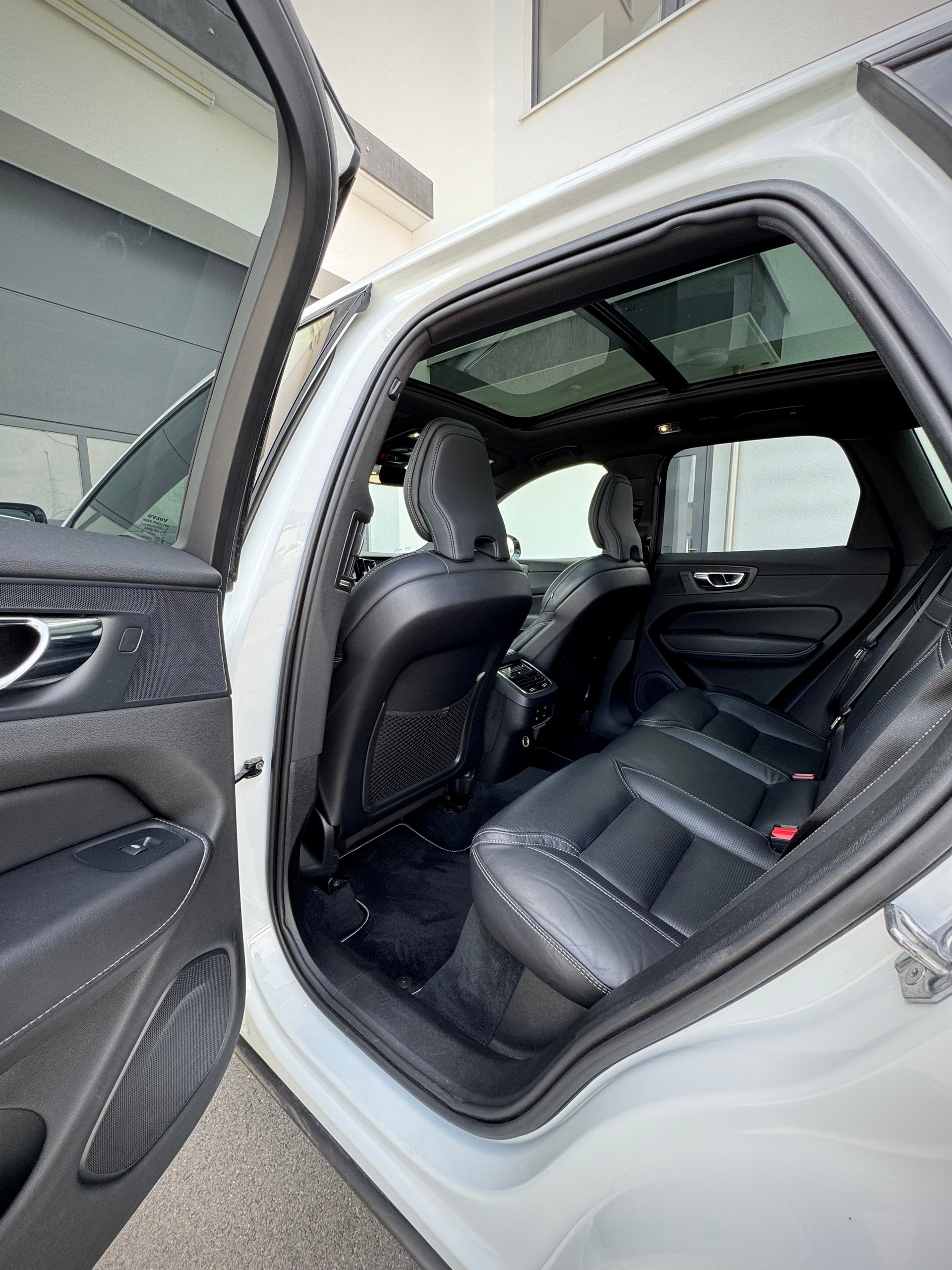 VOLVO XC60 T6 AWD Polestar R-Design Geartronic-image-13