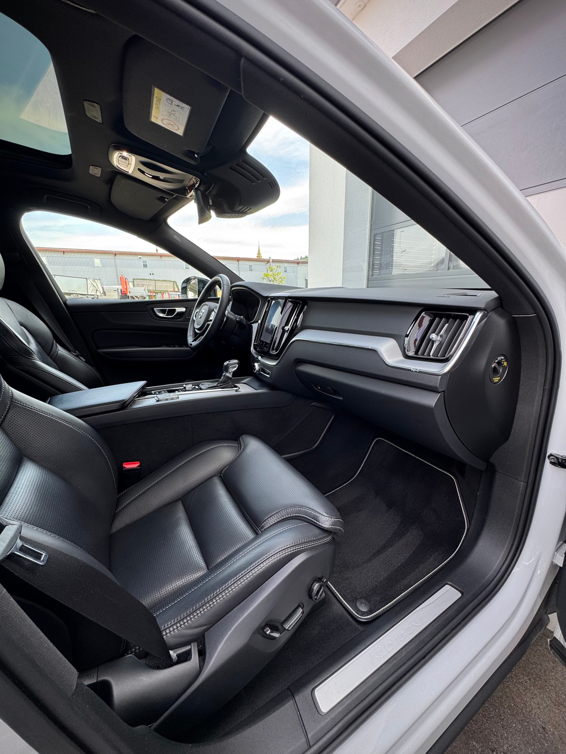 VOLVO XC60 T6 AWD Polestar R-Design Geartronic-image-12