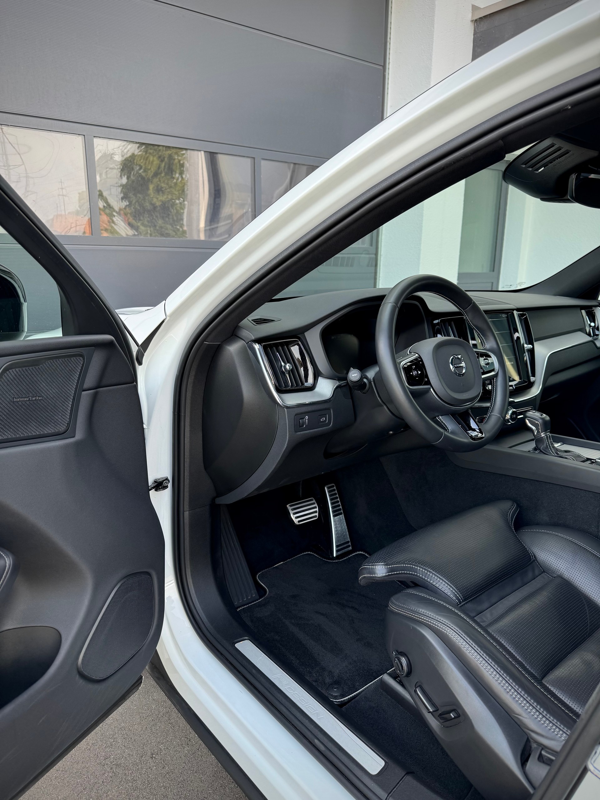 VOLVO XC60 T6 AWD Polestar R-Design Geartronic-image-7