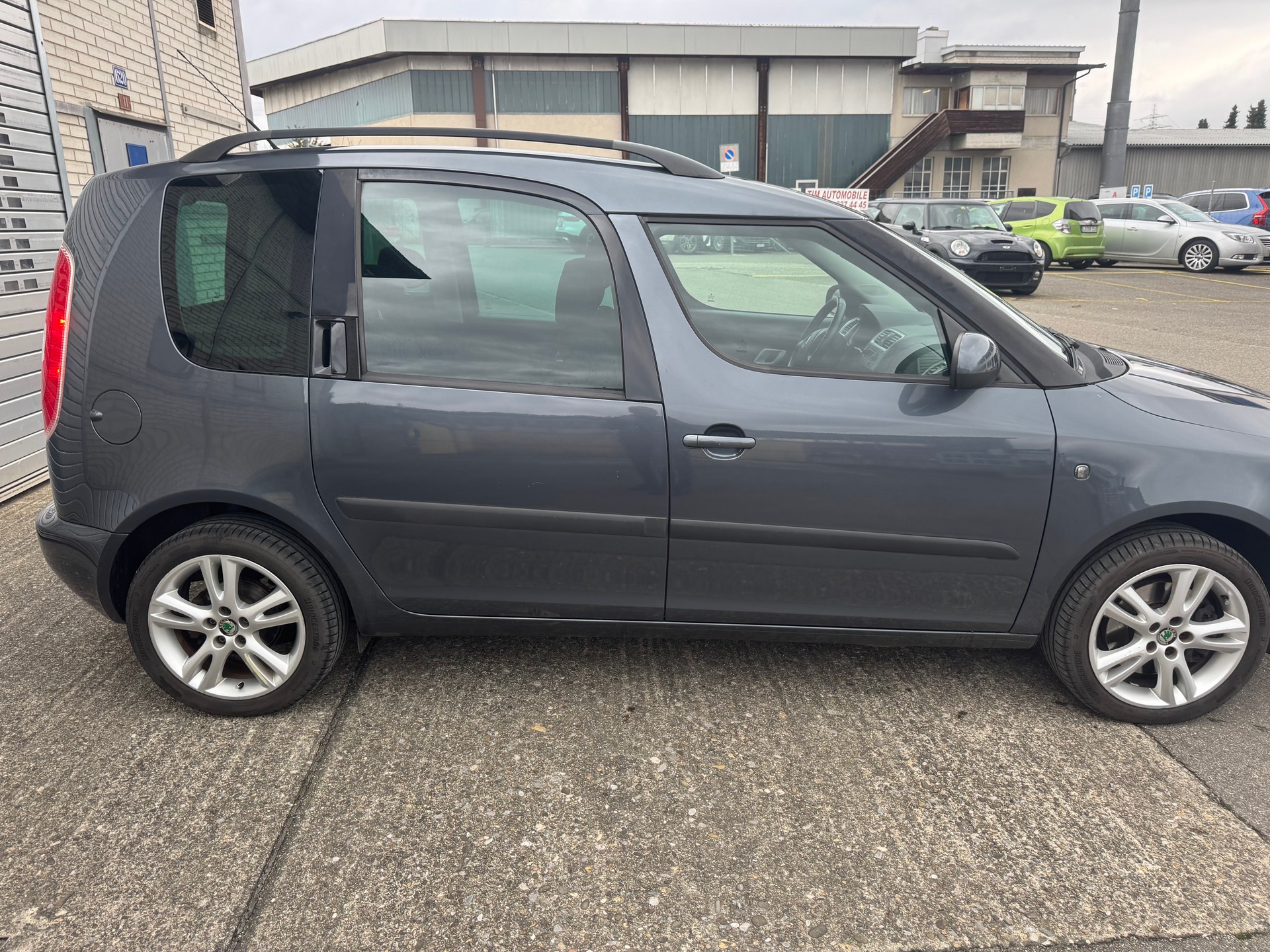 SKODA Roomster 1.6 Style-image-3