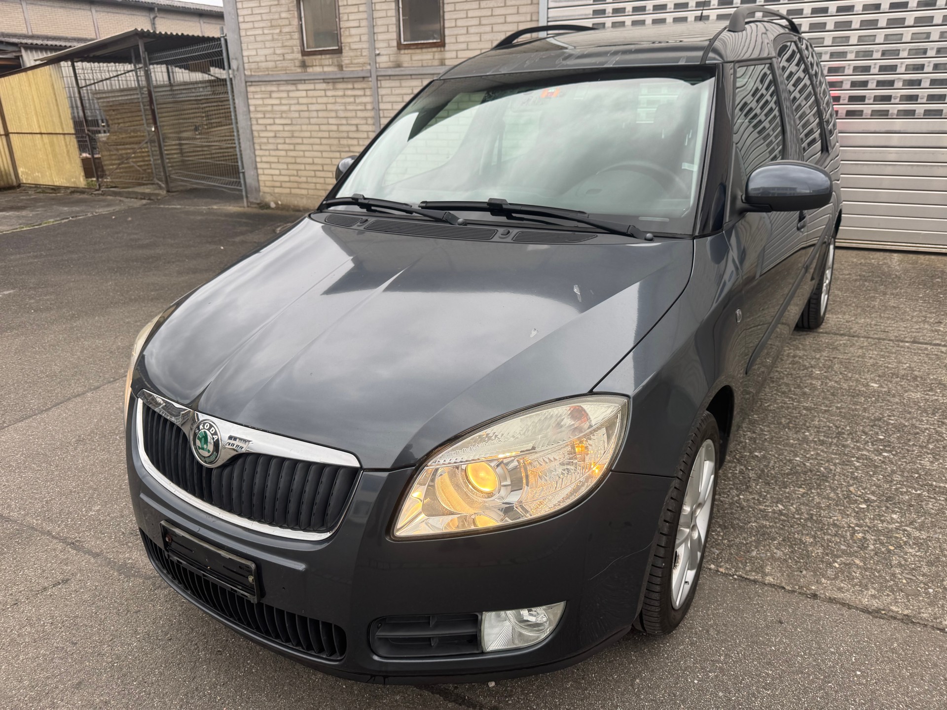 SKODA Roomster 1.6 Style-image-0