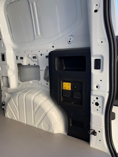 FORD E-Transit C Van 320 L1 Trend-image-13