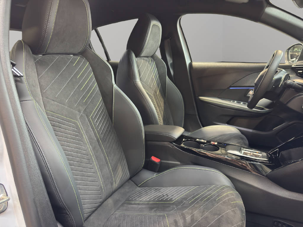 PEUGEOT 208 1.2 Hybrid GT-image-10