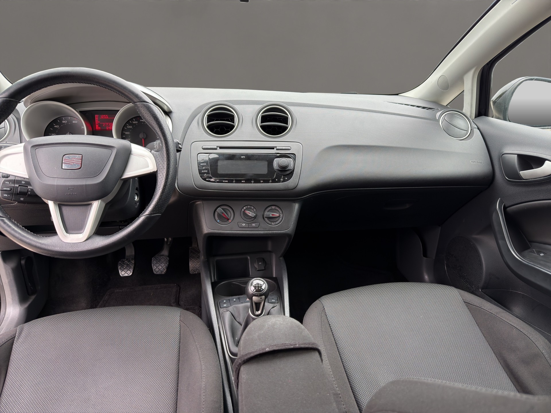 SEAT Ibiza 1.6 Style-image-8