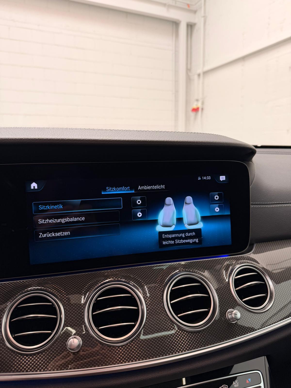 MERCEDES-BENZ AMG E 53 4Matic+ Speedshift 9G-TCT White Black Performance CH-Fahrzeug-image-26