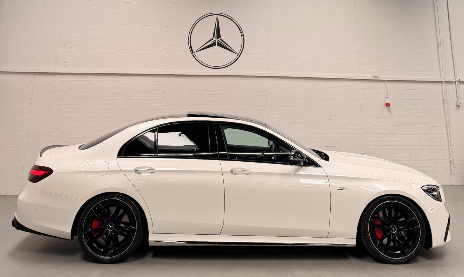 MERCEDES-BENZ AMG E 53 4Matic+ Speedshift 9G-TCT White Black Performance CH-Fahrzeug-image-5