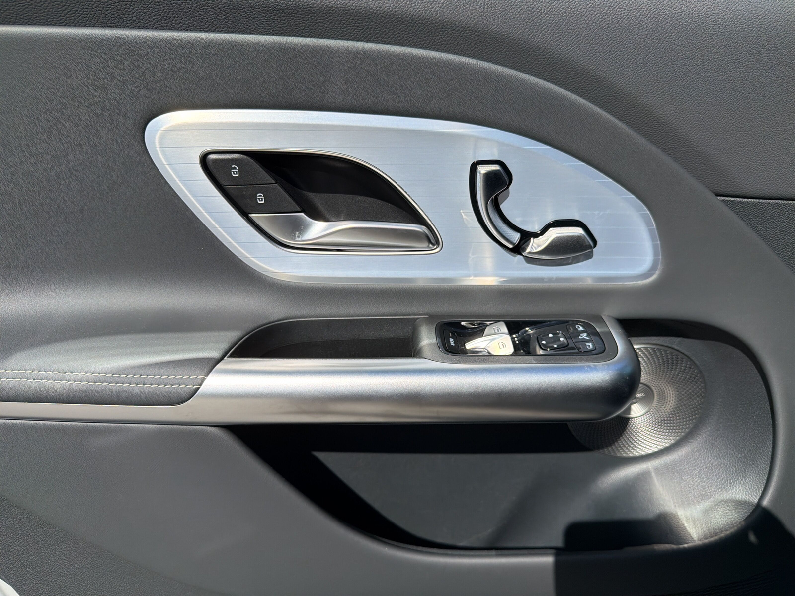 MERCEDES-BENZ GLB 220 4Matic 8G-Tronic-image-11