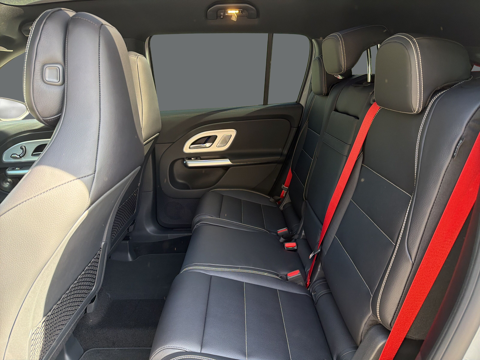MERCEDES-BENZ GLB 220 4Matic 8G-Tronic-image-13