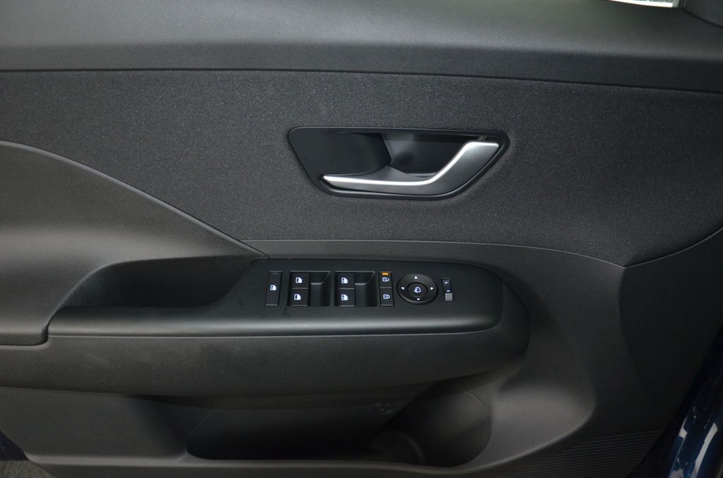 HYUNDAI Kona EV 65.4 kWh Premium *360°*-image-25