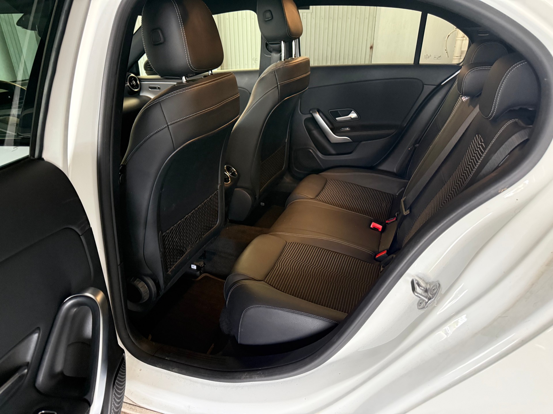 MERCEDES-BENZ A 180 Progressive 7G-DCT-image-11