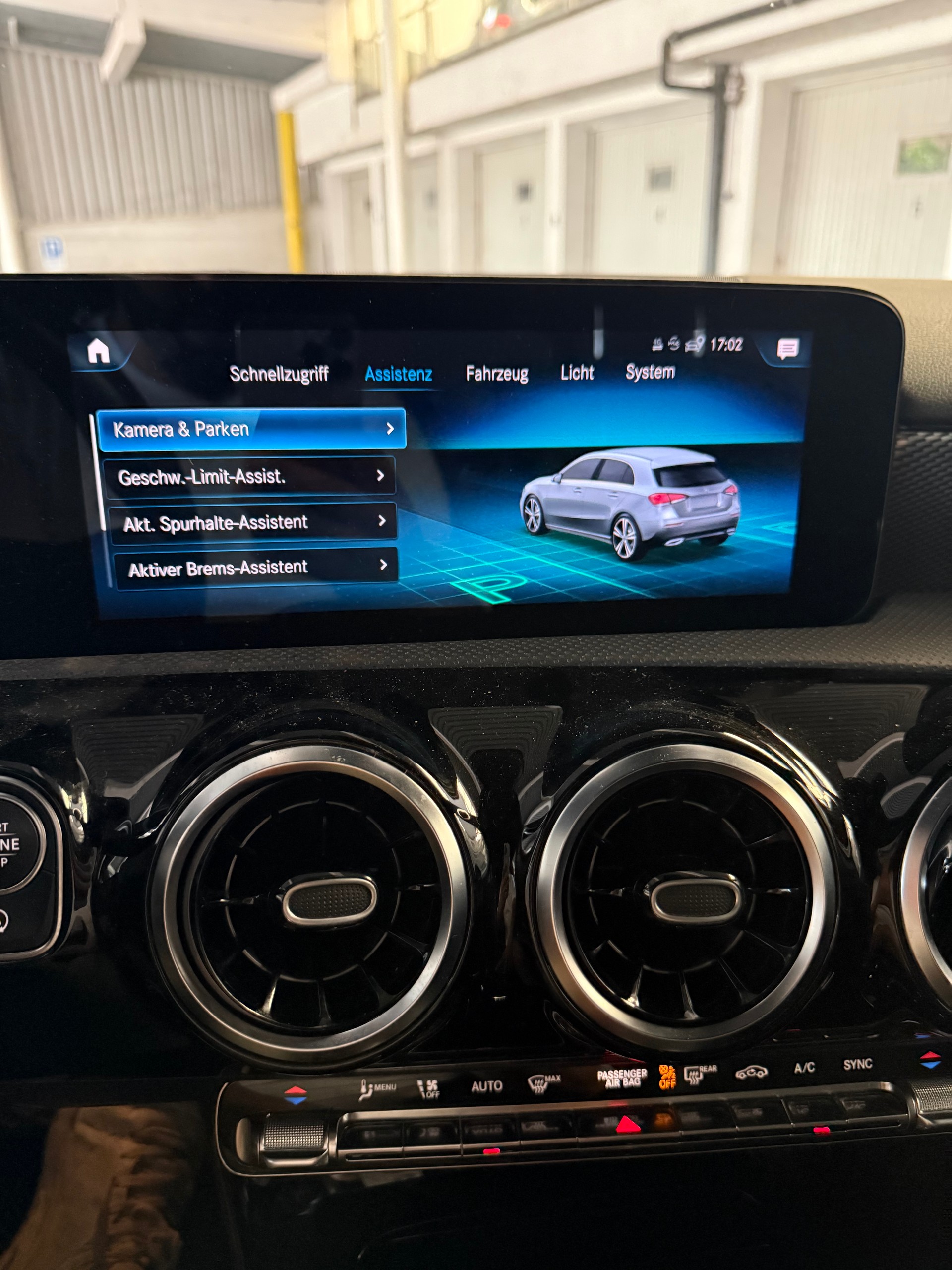 MERCEDES-BENZ A 180 Progressive 7G-DCT-image-15