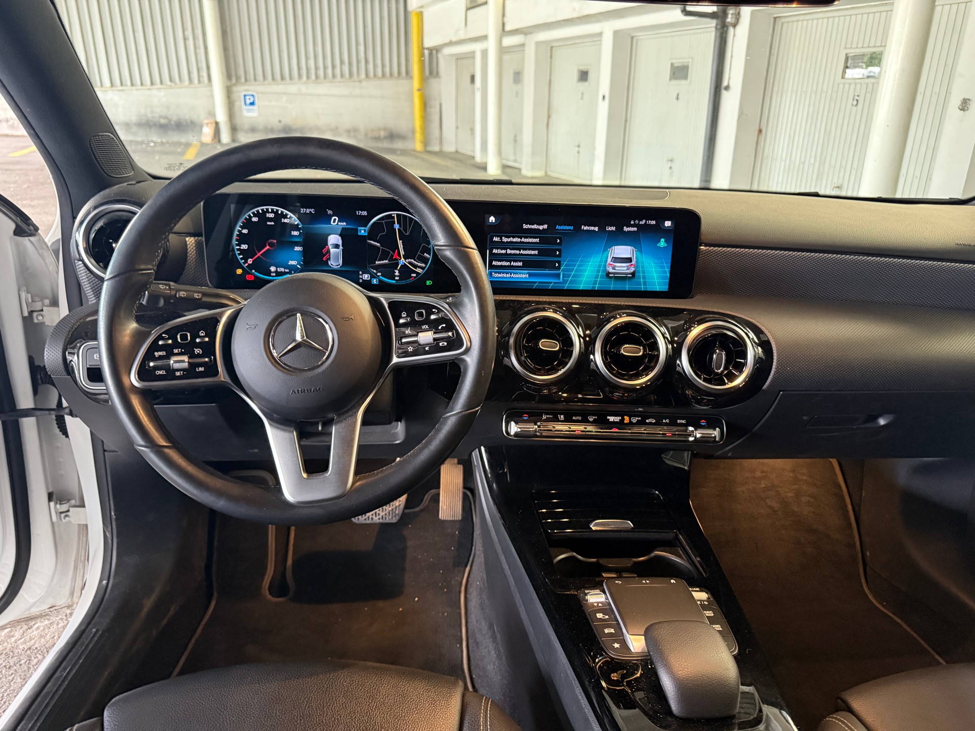MERCEDES-BENZ A 180 Progressive 7G-DCT-image-12