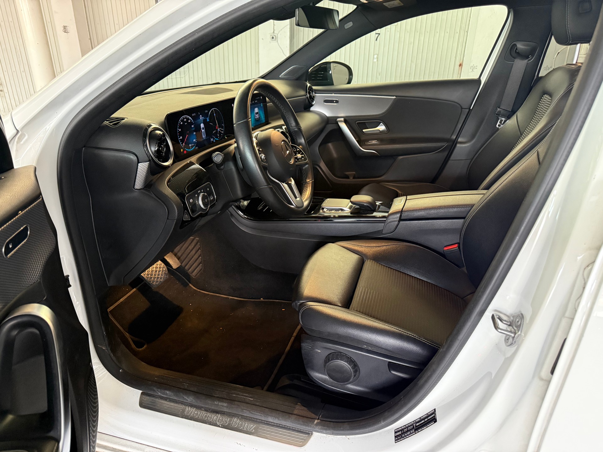 MERCEDES-BENZ A 180 Progressive 7G-DCT-image-10