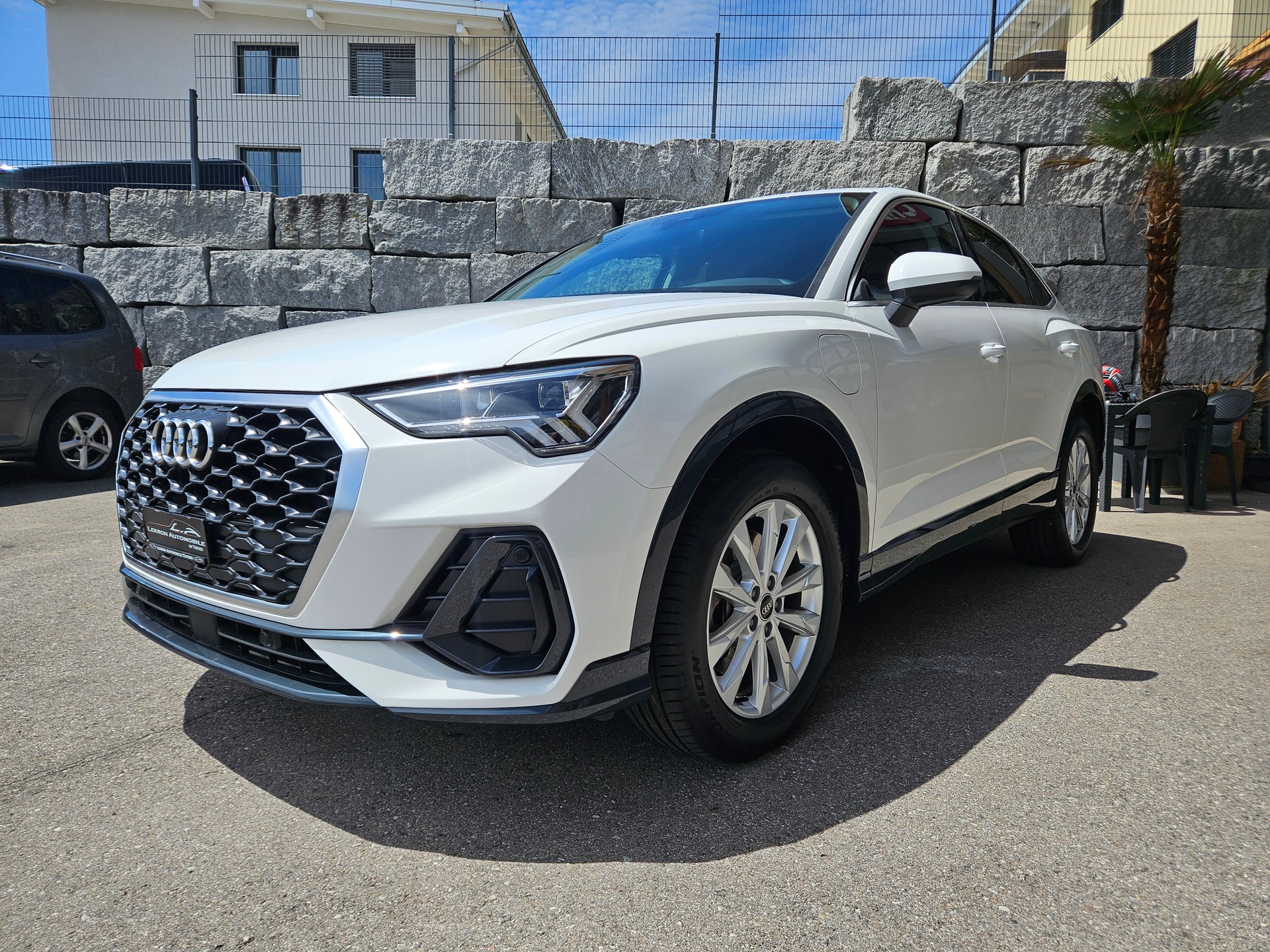 AUDI Q3 Sportback 45 TFSI e Attraction S-tronic-image-2