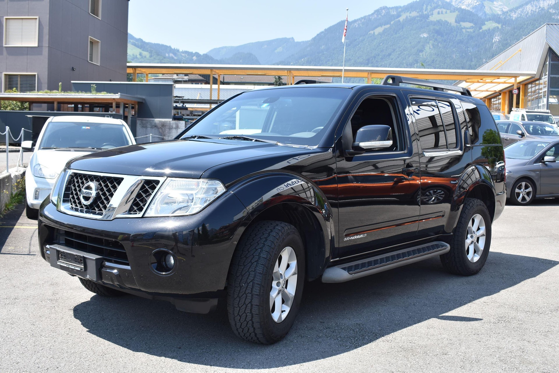 NISSAN Pathfinder 2.5 dCi Platinum-image-1