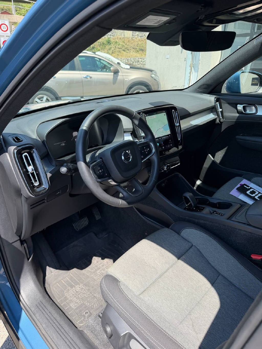 VOLVO XC40 2.0 B3 MH Core-image-12