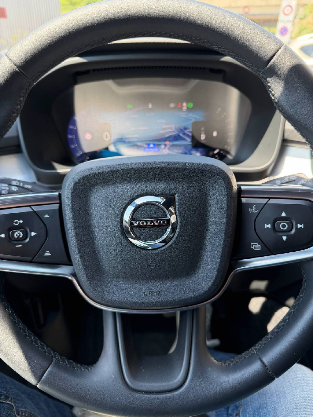 VOLVO XC40 2.0 B3 MH Core-image-9