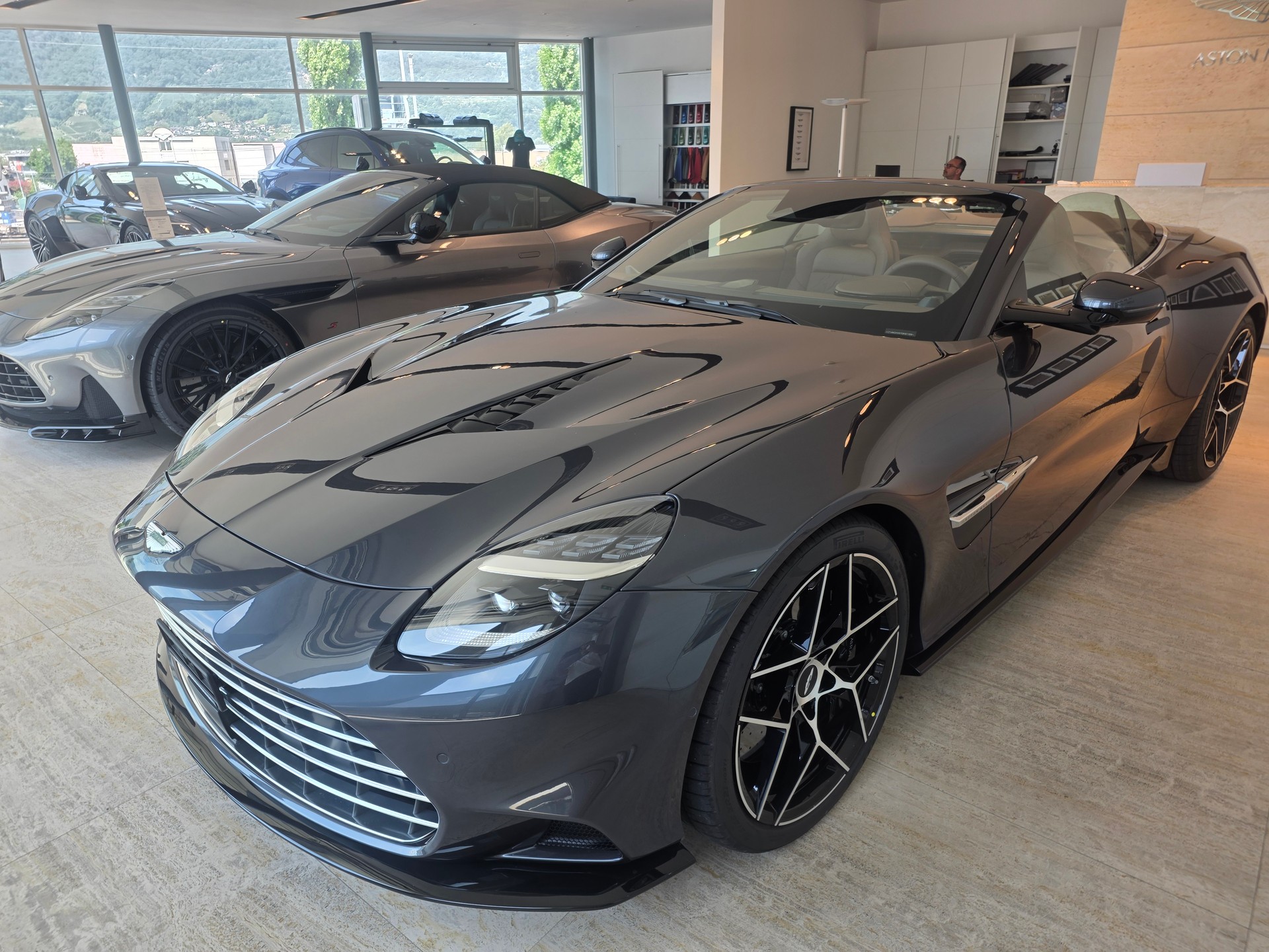 ASTON MARTIN Volante