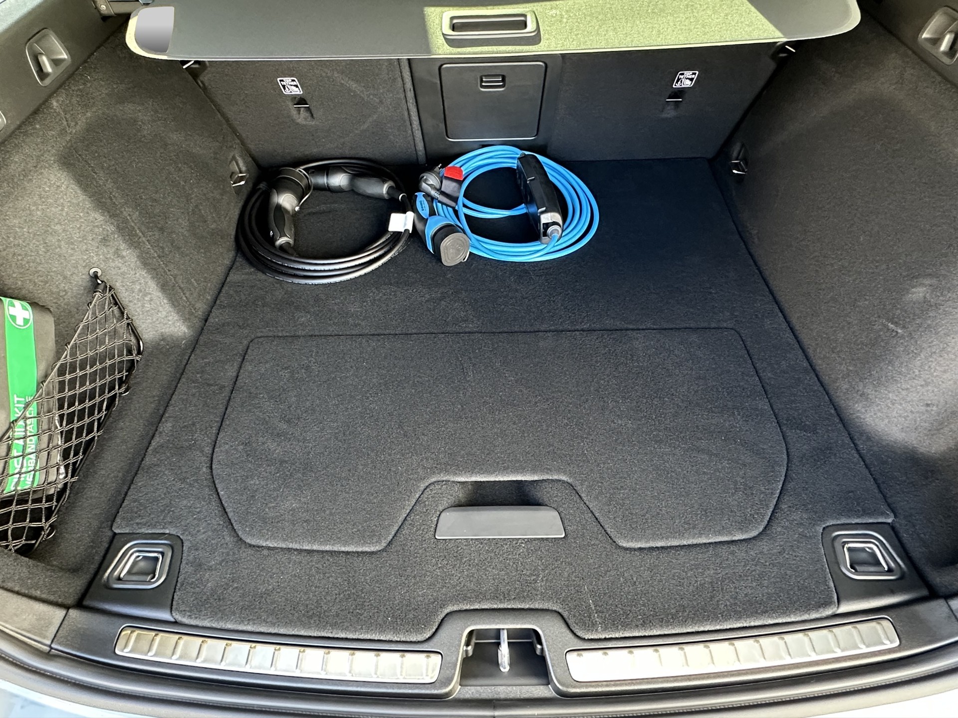 VOLVO V60 2.0 T8 TE Ultra Dark eAWD-image-15