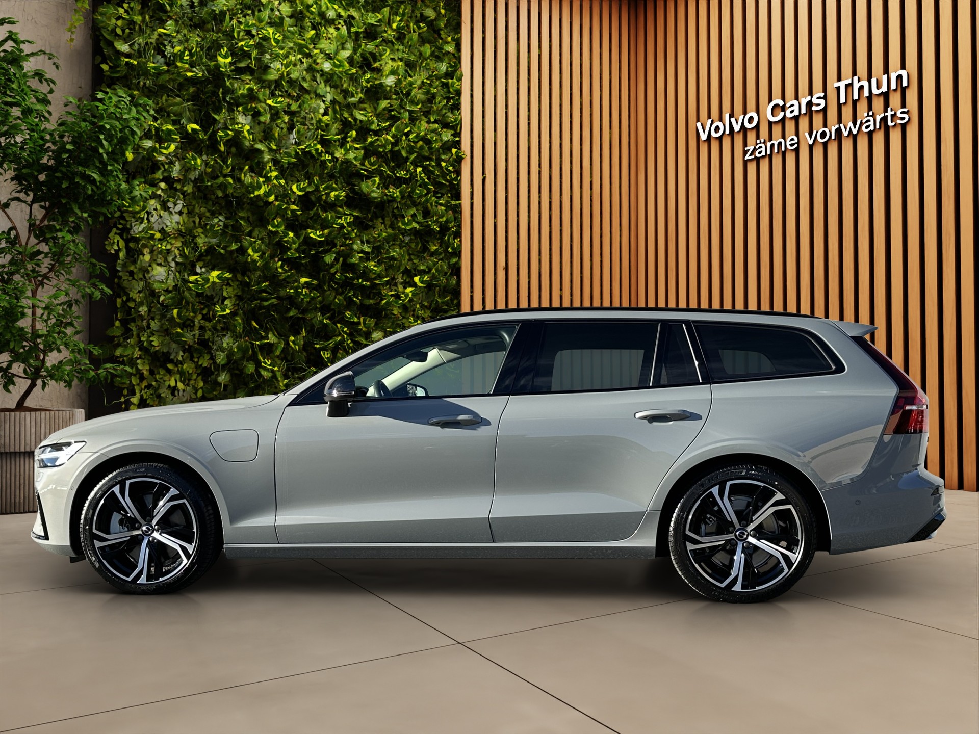 VOLVO V60 2.0 T8 TE Ultra Dark eAWD-image-4