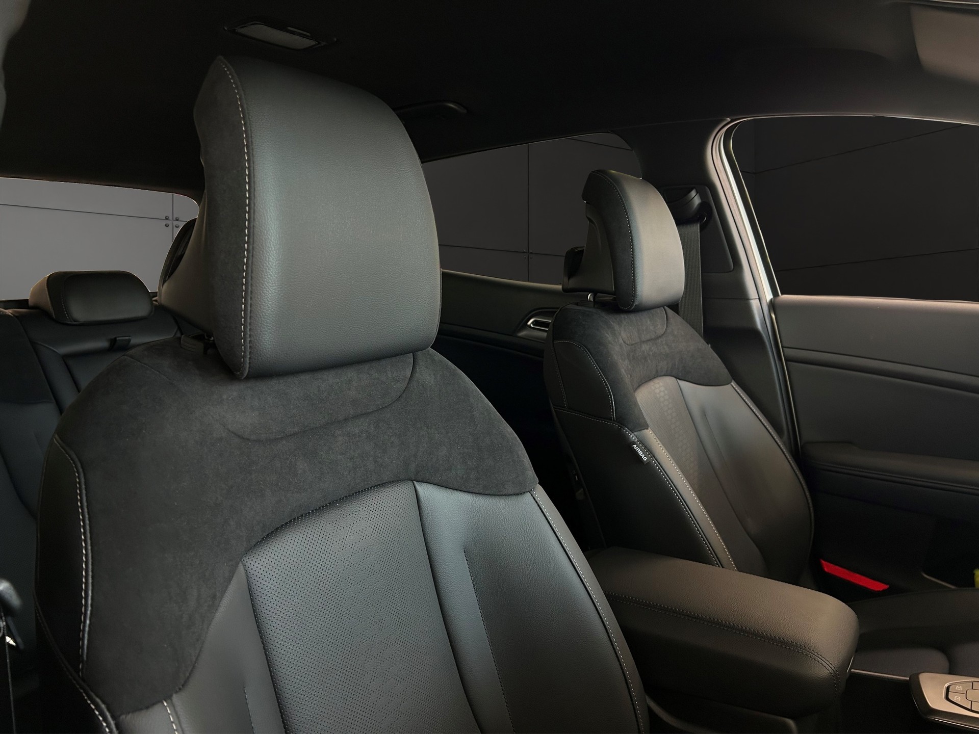 KIA Sportage 1.6 T-GDi Hybrid Black Edition-image-9
