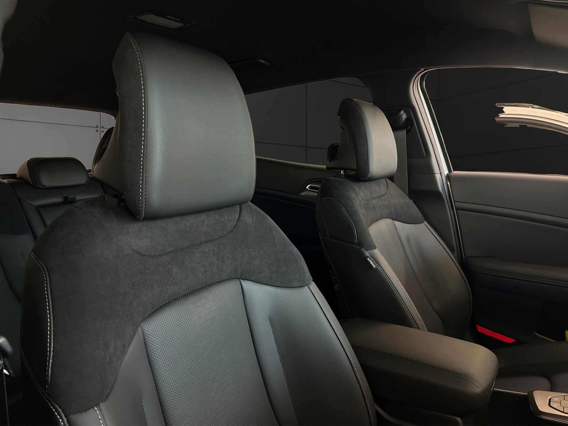 KIA Sportage 1.6 T-GDi Hybrid Black Edition-image-9