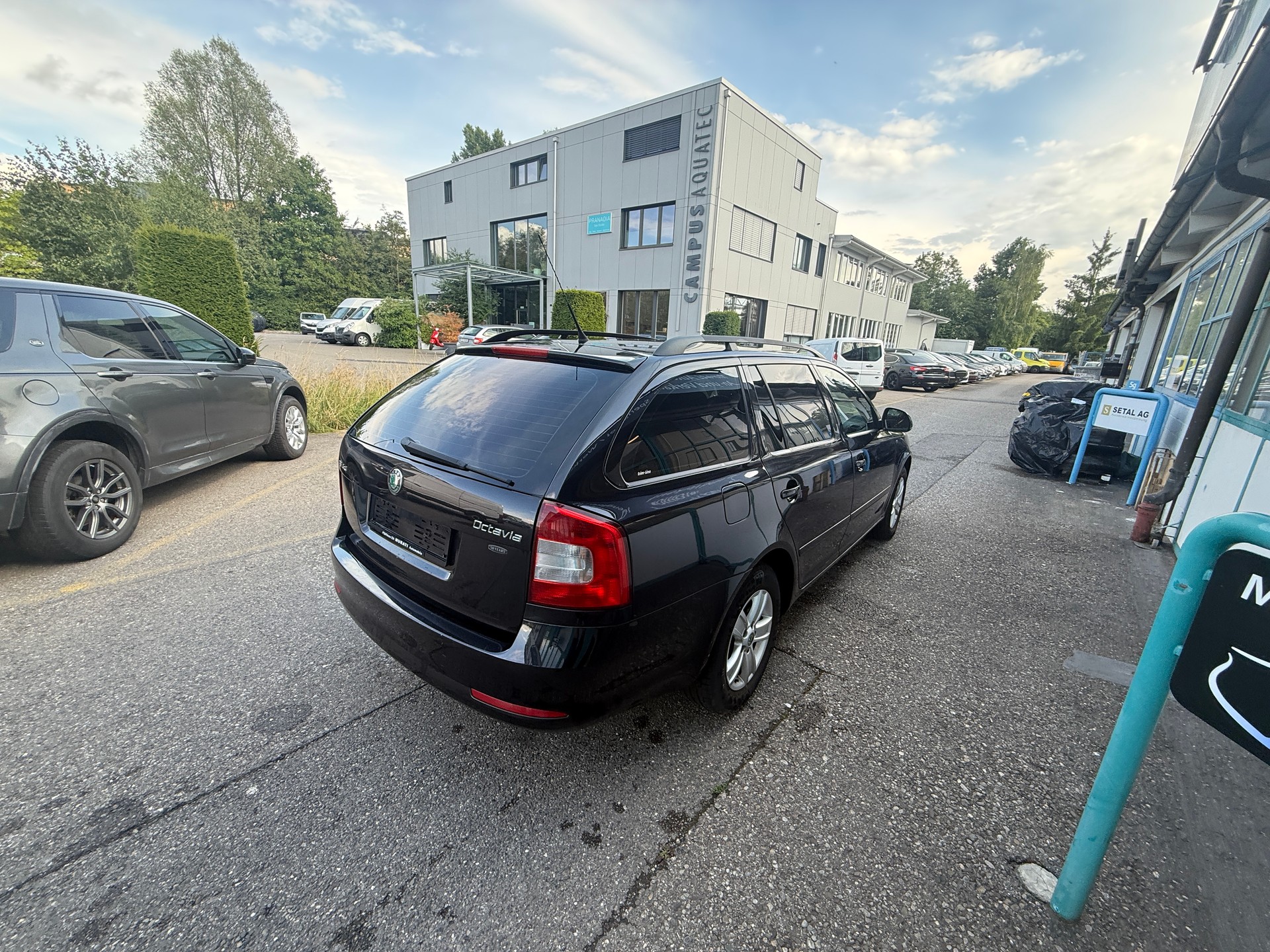 SKODA Octavia Combi 1.8 TSI 50Years 4x4-image-5
