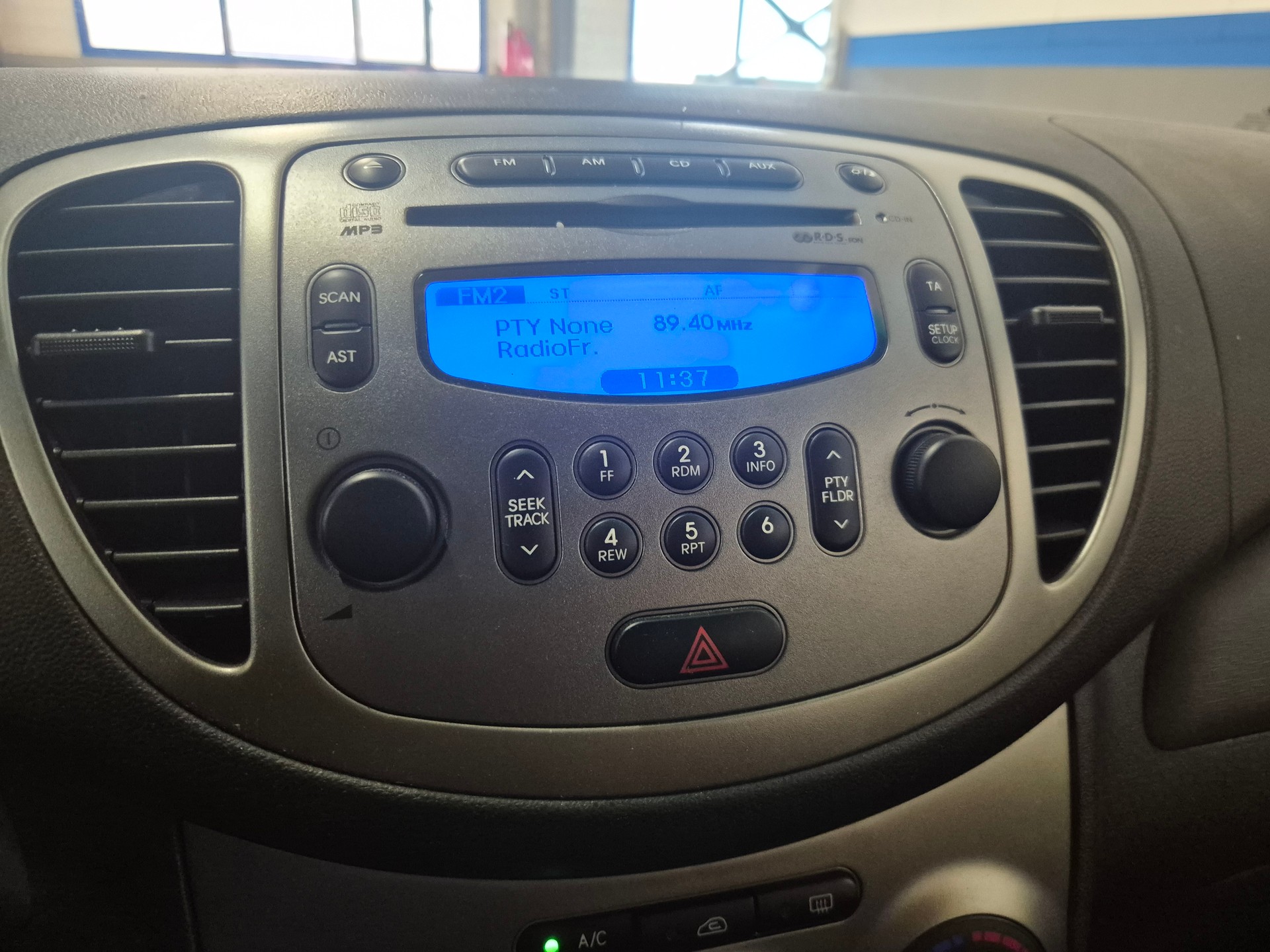 HYUNDAI i10 1.2 Style-image-8