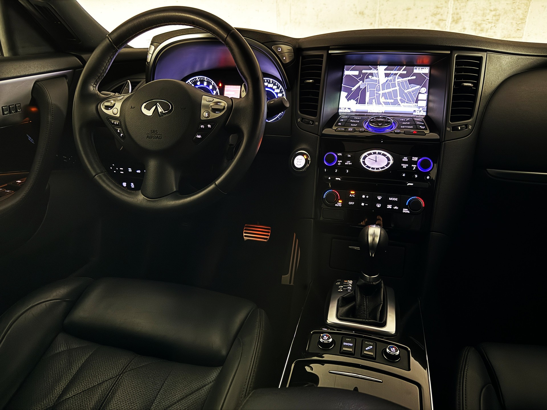 INFINITI QX70 3.7 S Premium AWD Automatic - *2.HAND* - *VOLLAUSSTATTUNG* - *8-FACH 21" RÄDER* - *GARANTIE*-image-24