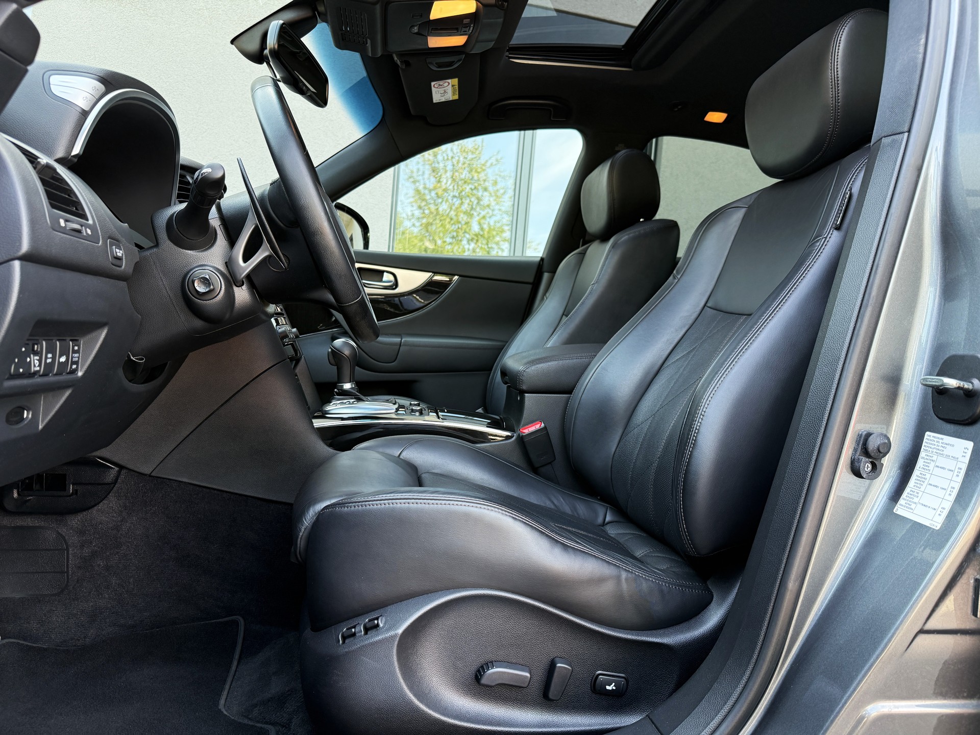 INFINITI QX70 3.7 S Premium AWD Automatic - *2.HAND* - *VOLLAUSSTATTUNG* - *8-FACH 21" RÄDER* - *GARANTIE*-image-14