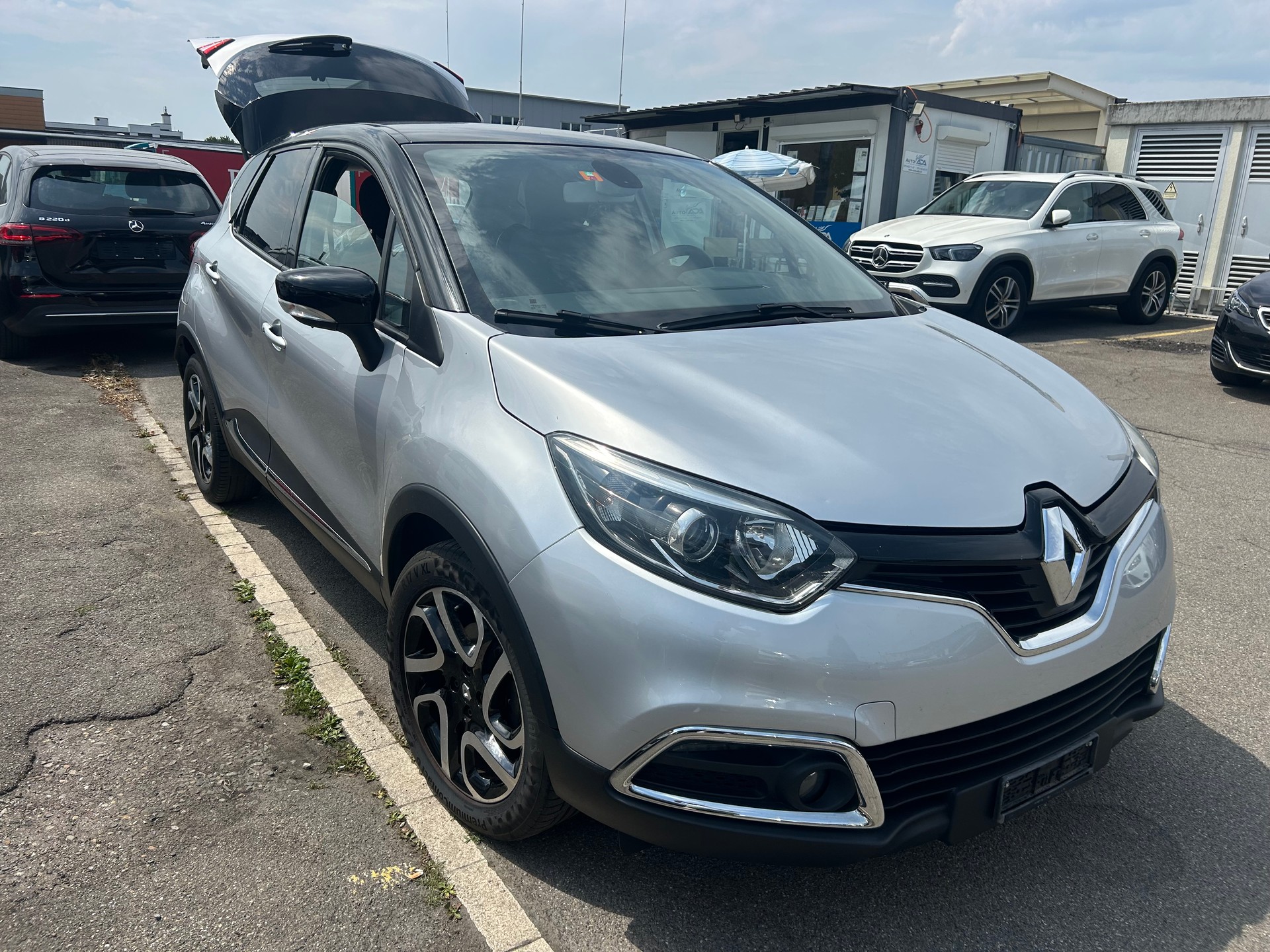 RENAULT Captur 1.2 T 16V Swiss Edition EDC-image-8