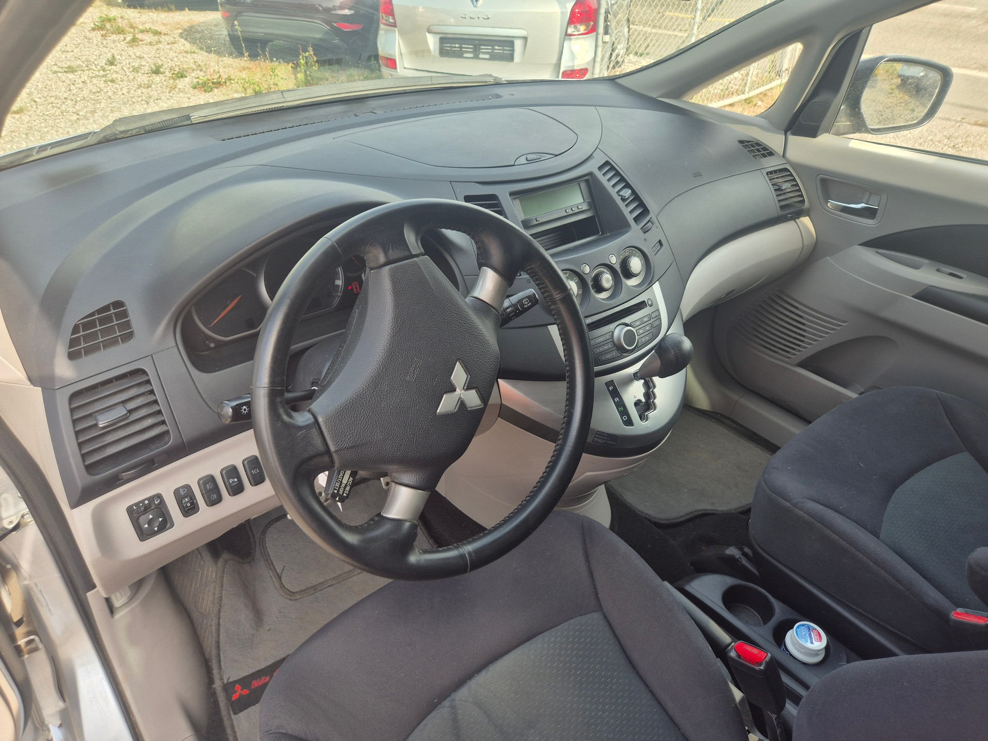 MITSUBISHI GRANDIS-image-8