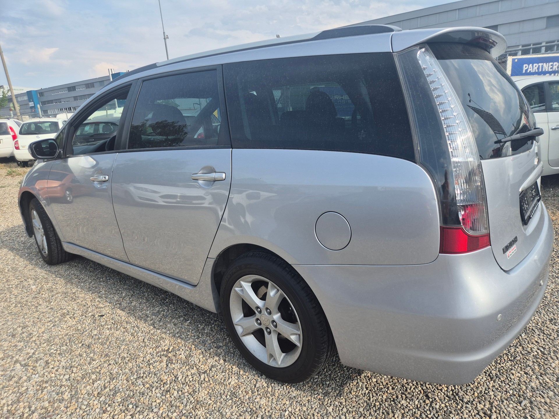 MITSUBISHI GRANDIS-image-3